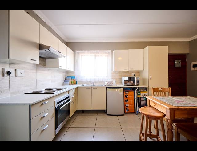 2 BEDROOM TOWNHOUSE FOR SALE IN BLUE HILLS